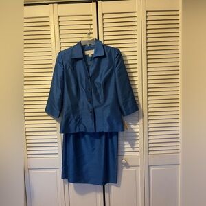 Larry Levine woman’s blue 2 pc Jacket and skirt